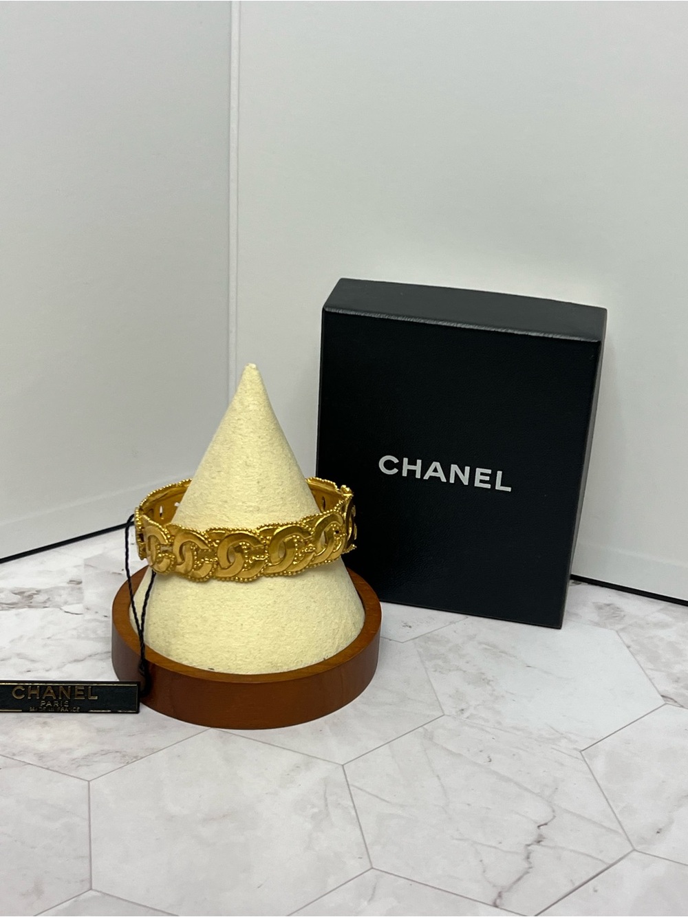 CHANEL Gold Interlocking CC Link Bracelet 1996 collection